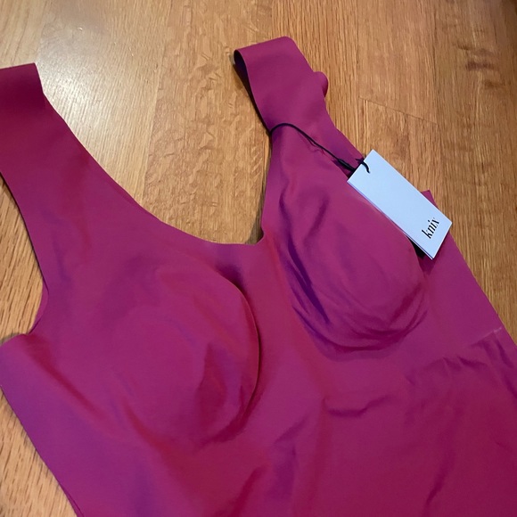 Knix Evolution Tank - Picture 1 of 5